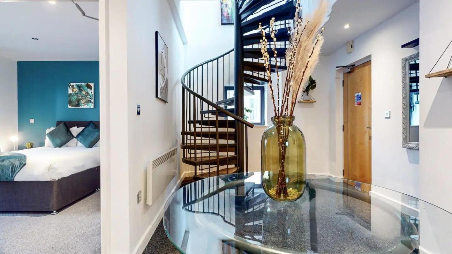 Lux Penthouse W/roof Terrace Cardiff